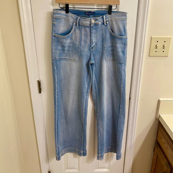 OUR REPUBLIC FOR ALL WIDE LEG FRONT POCKETS LIGHT WASH JEANS SIZE 12 LIKE NEW - Picture 4 of 16